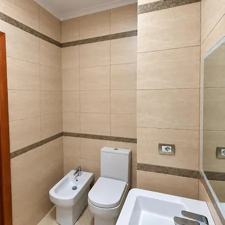 Appartement Sky Six - 2br Balcony - Steps From Center