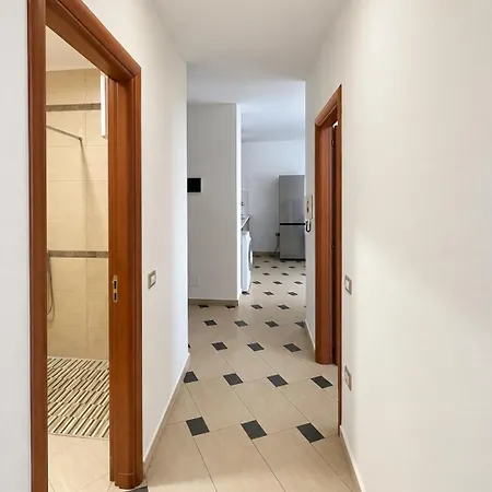 Appartement Sky Six - 2br Balcony - Steps From Center