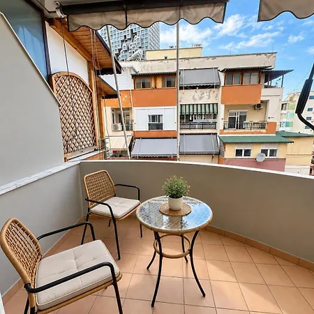 Appartement Sky Six - 2br Balcony - Steps From Center