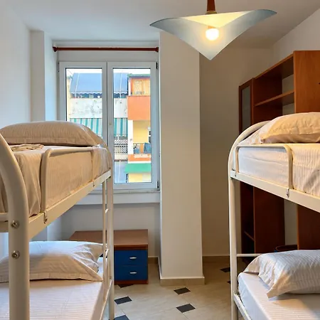 Sky Six - 2br Balcony - Steps From Center Appartement
