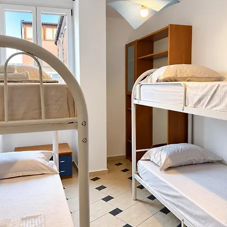 Sky Six - 2br Balcony - Steps From Center Appartement Tirana