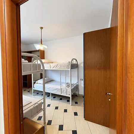 Sky Six - 2br Balcony - Steps From Center Appartement *