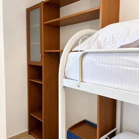Sky Six - 2br Balcony - Steps From Center Appartement Tirana