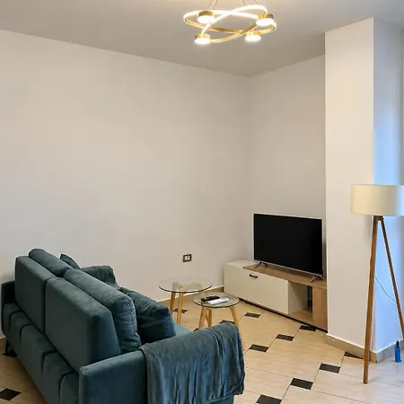 Sky Six - 2br Balcony - Steps From Center *