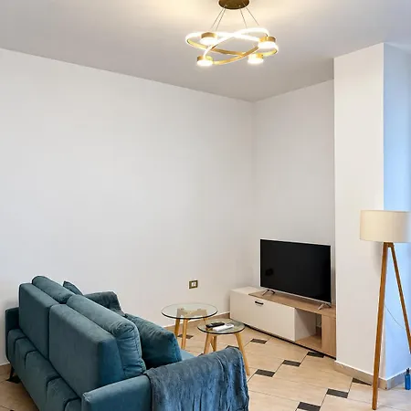 Appartement Sky Six - 2br Balcony - Steps From Center