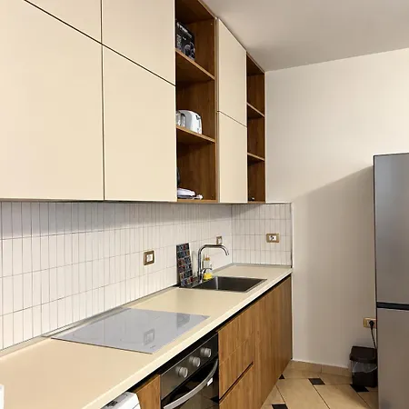Appartement Sky Six - 2br Balcony - Steps From Center Tirana