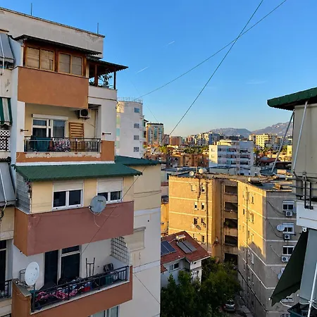 Sky Six - 2br Balcony - Steps From Center Appartement Tirana